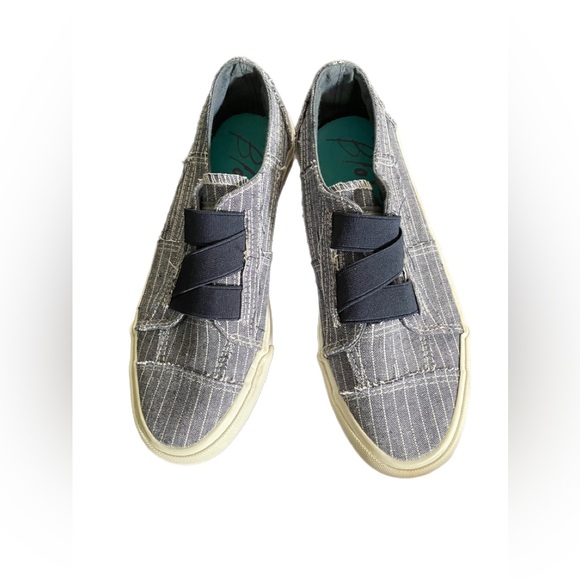 Blowfish sneakers size 7-7.5. They are in very good condition. - Picture 2 of 4